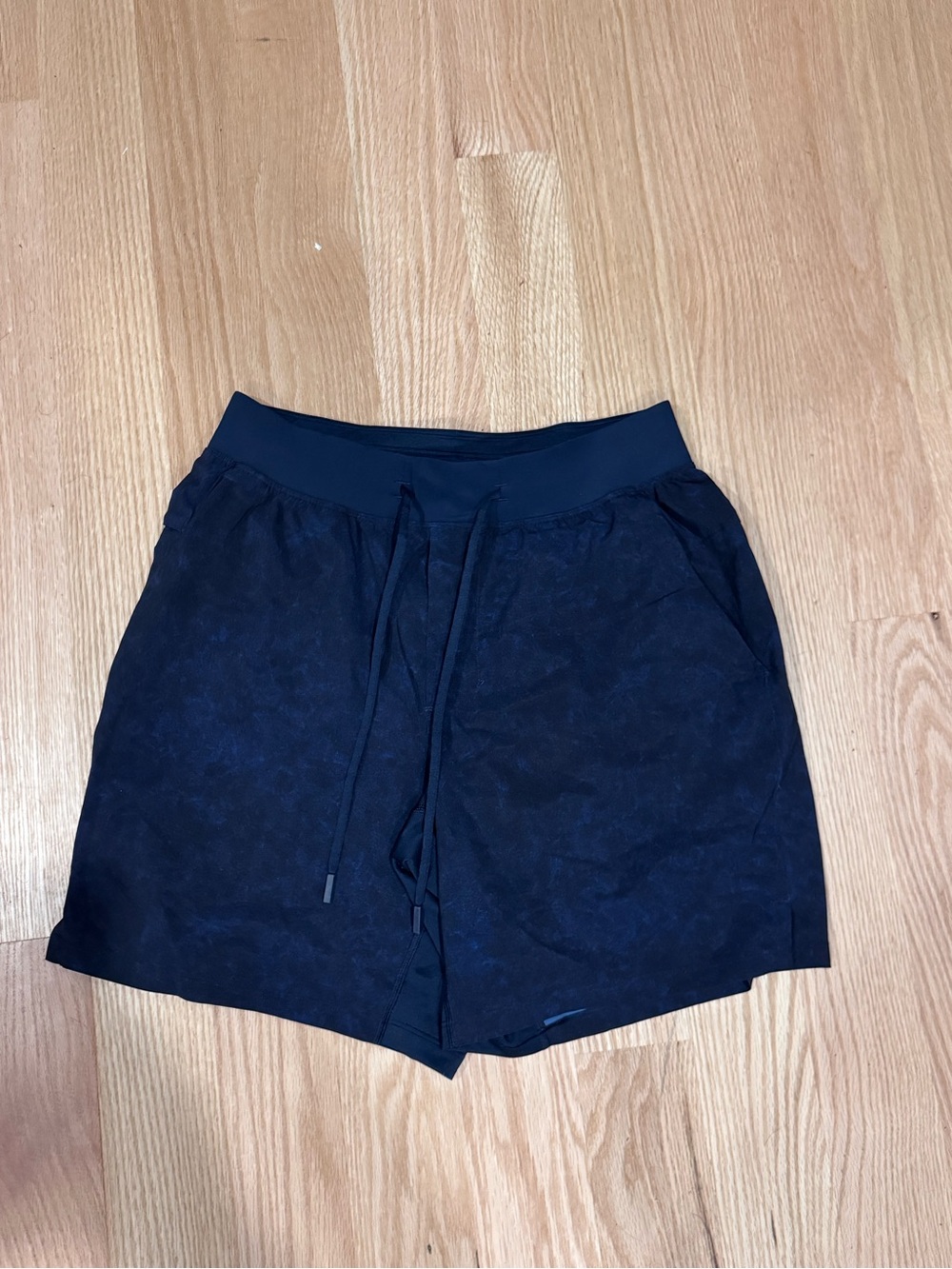 lululemon athletica Navy and Blue Mid-Rise Performance Shorts 7 inch inseam